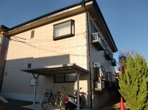 アムールプルミエA棟の外観写真