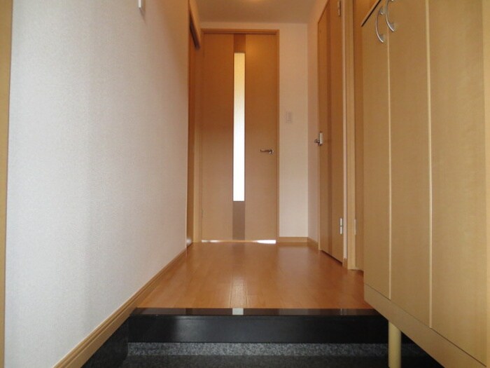 物件内観写真13　(玄関)