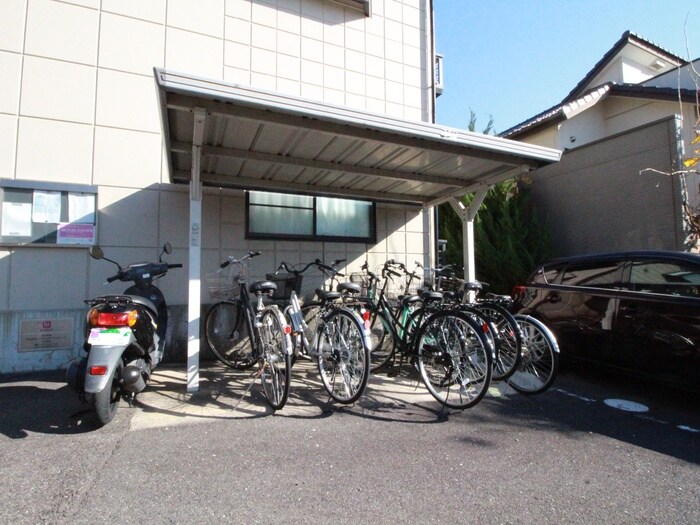 物件外観写真3　(駐輪場)