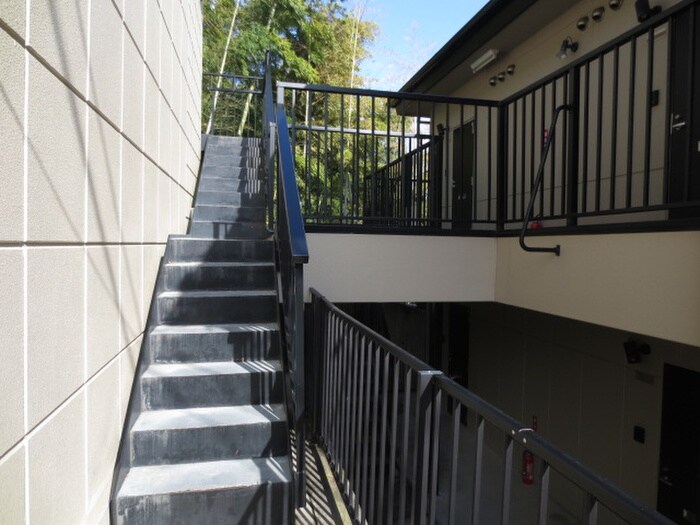 物件外観写真4　(エントランス部分)