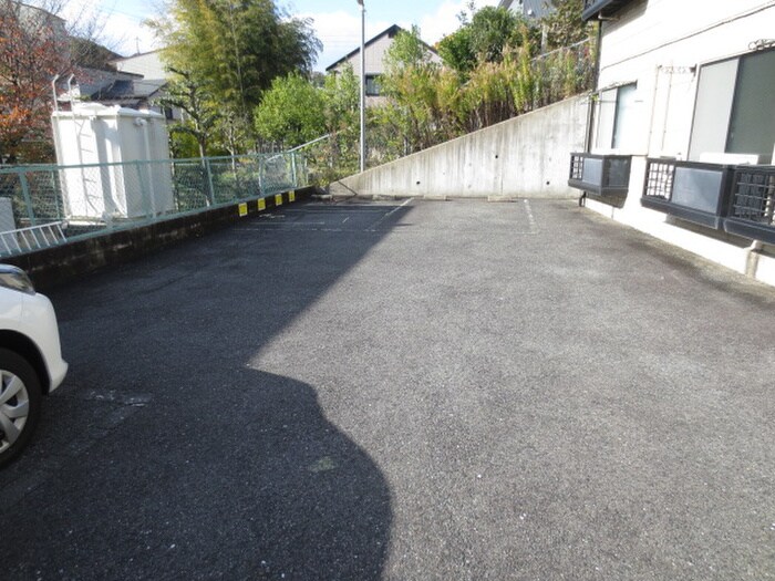 物件外観写真6　(駐車場)