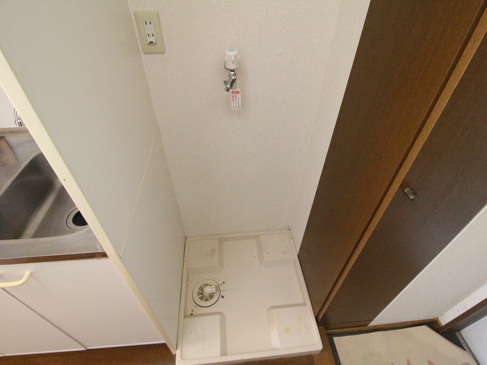 物件内観写真13　(洗濯機置場)