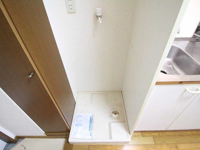 物件内観写真16　(洗濯機置場)