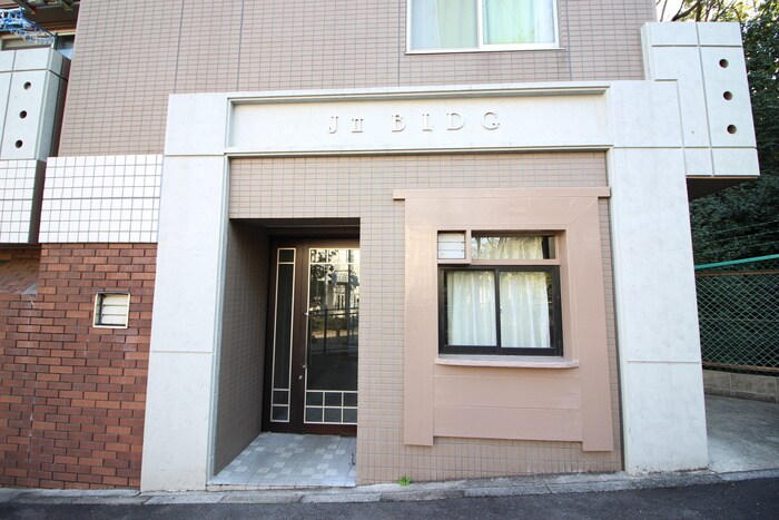 物件外観写真4　(エントランス部分)