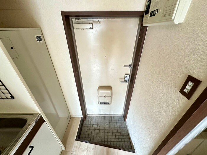 物件内観写真18　(玄関)