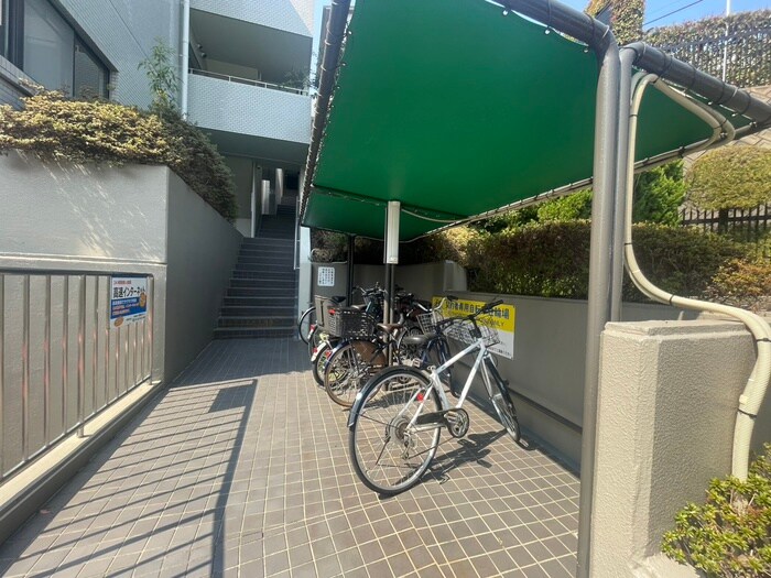 物件外観写真2　(駐輪場)
