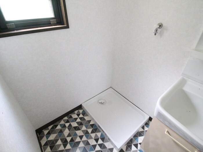 物件内観写真18　(洗濯機置場)