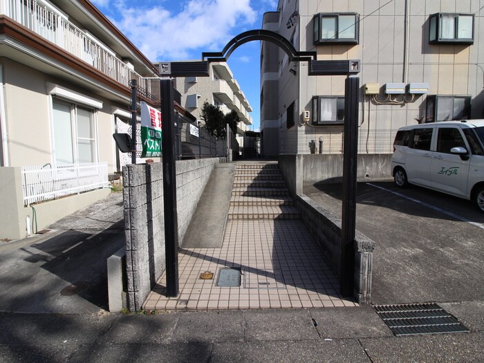 物件外観写真5　(エントランス部分)