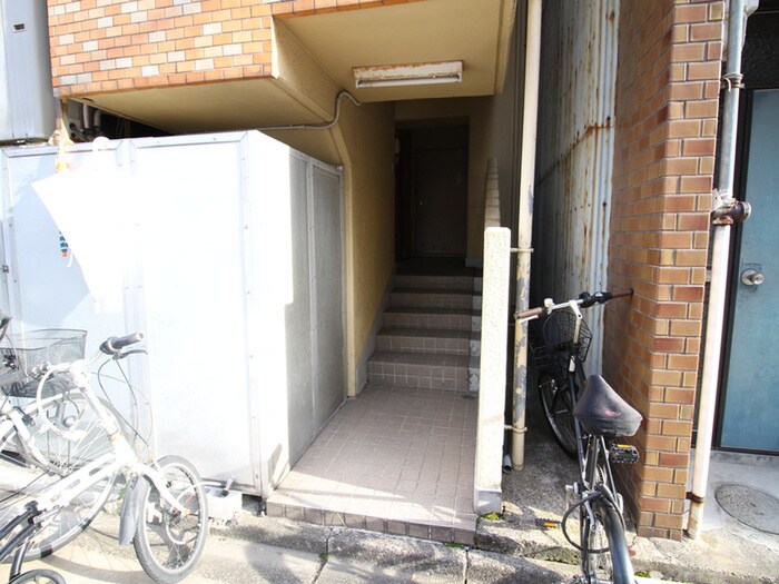物件外観写真6　(エントランス部分)