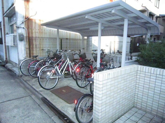 物件外観写真4　(駐輪場)