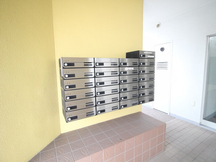 物件外観写真4　(エントランス部分)