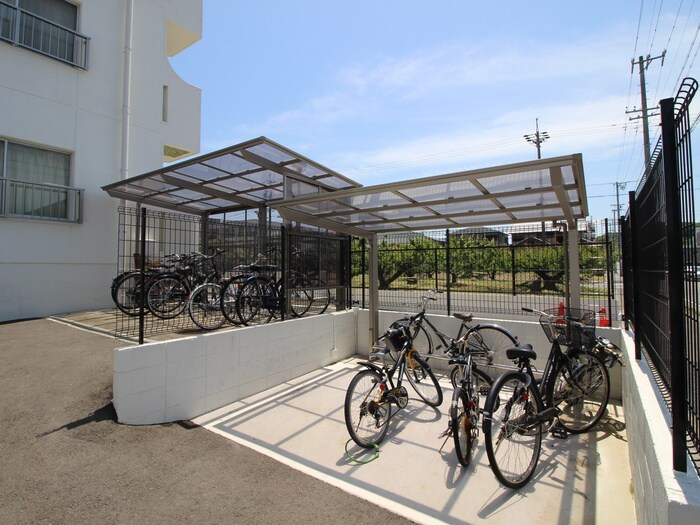 物件外観写真5　(駐輪場)