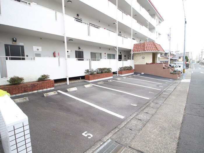 物件外観写真6　(駐車場)