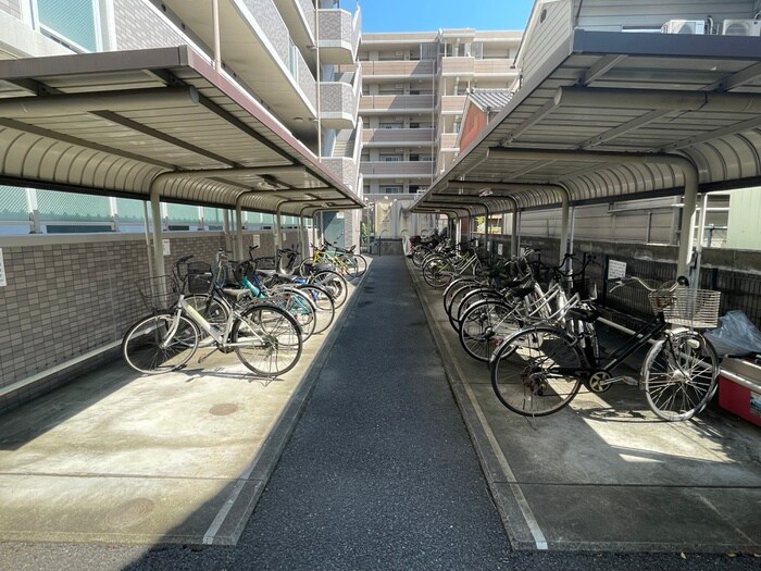 物件外観写真4　(駐輪場)