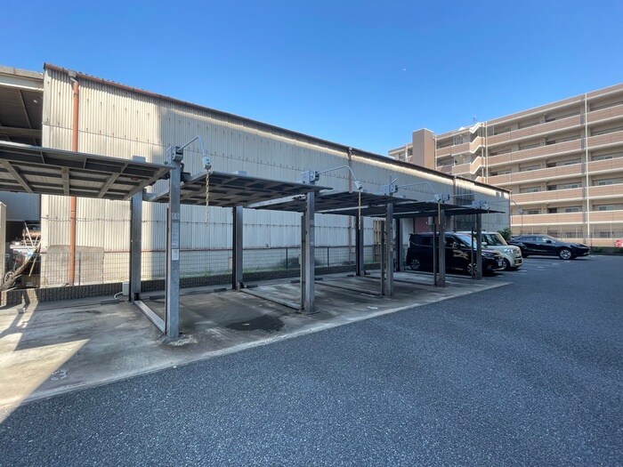 物件外観写真5　(駐車場)