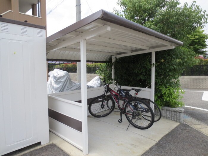 物件外観写真3　(駐輪場)
