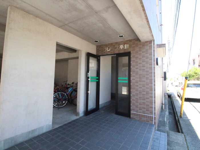 物件外観写真3　(エントランス部分)