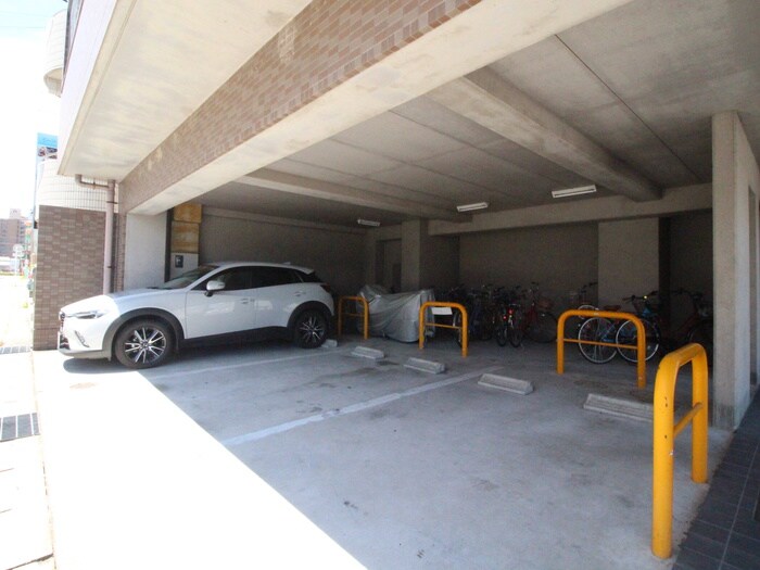 物件外観写真6　(駐車場)