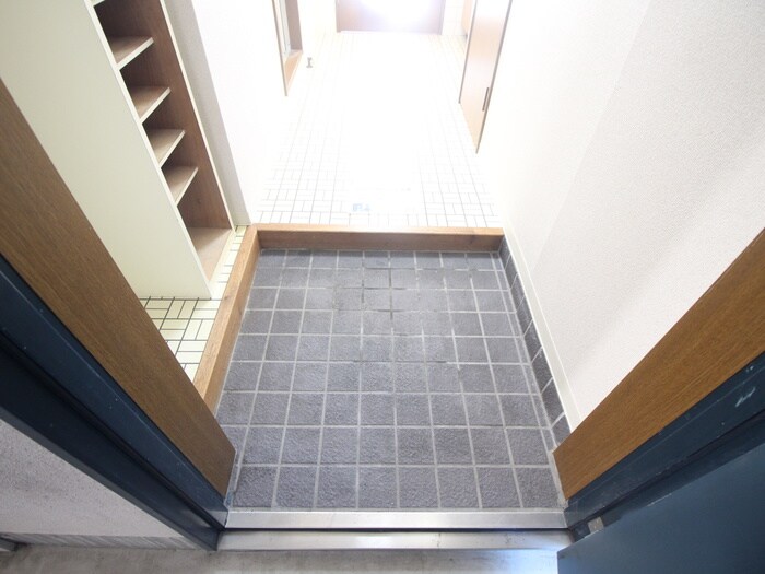 物件内観写真16　(玄関)