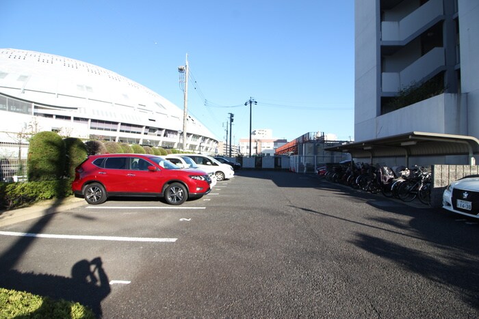 物件外観写真2　(駐車場)