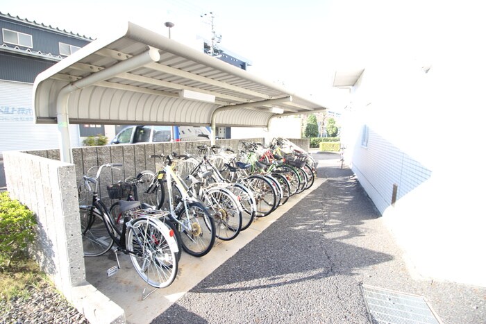 物件外観写真4　(駐輪場)