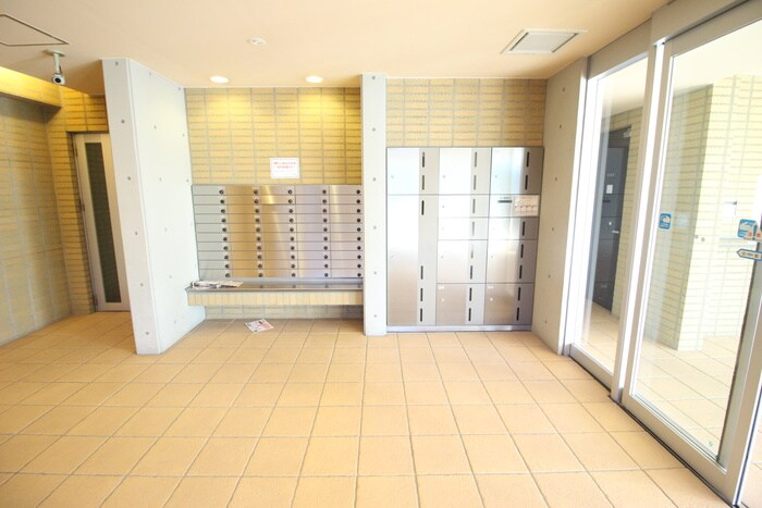 物件外観写真6　(エントランス部分)