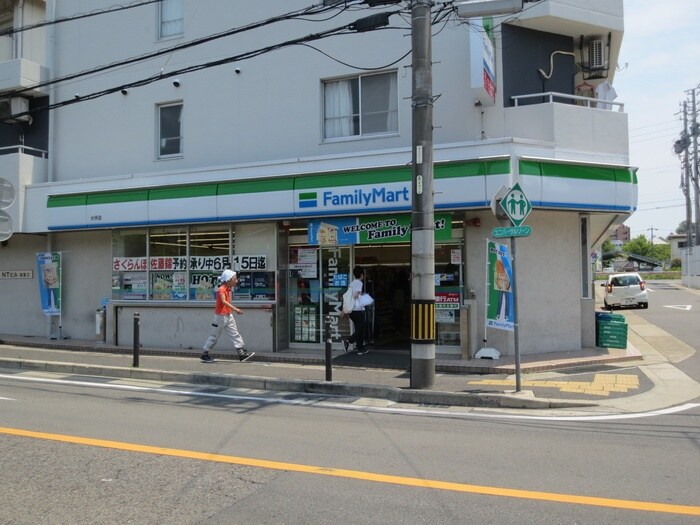 ファミリーマート大坪店