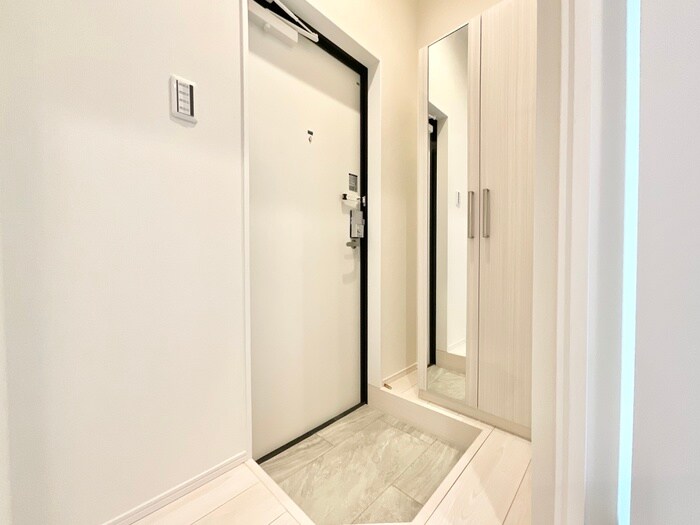 物件内観写真16　(玄関)