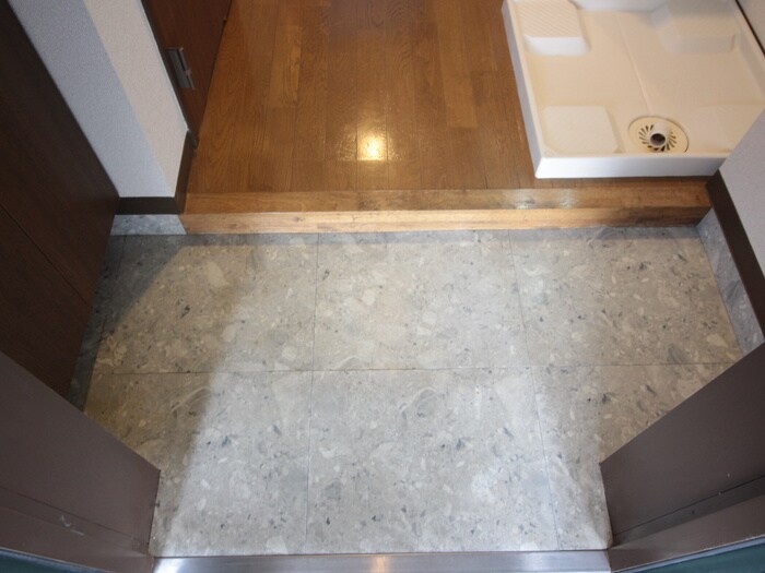 物件内観写真13　(玄関)