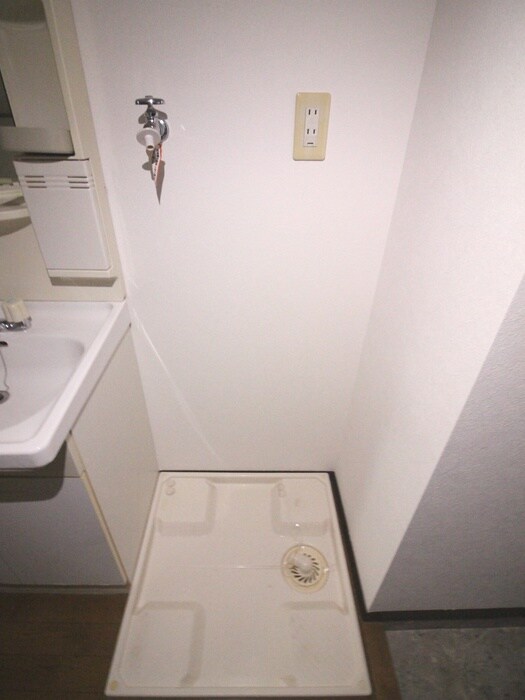 物件内観写真14　(洗濯機置場)