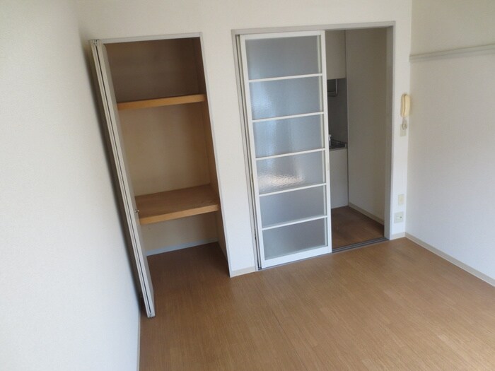 物件内観写真4　(居室)