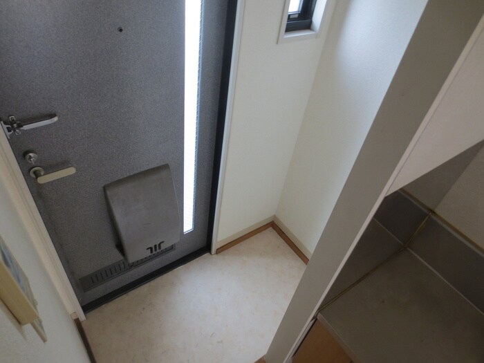 物件内観写真11　(玄関)