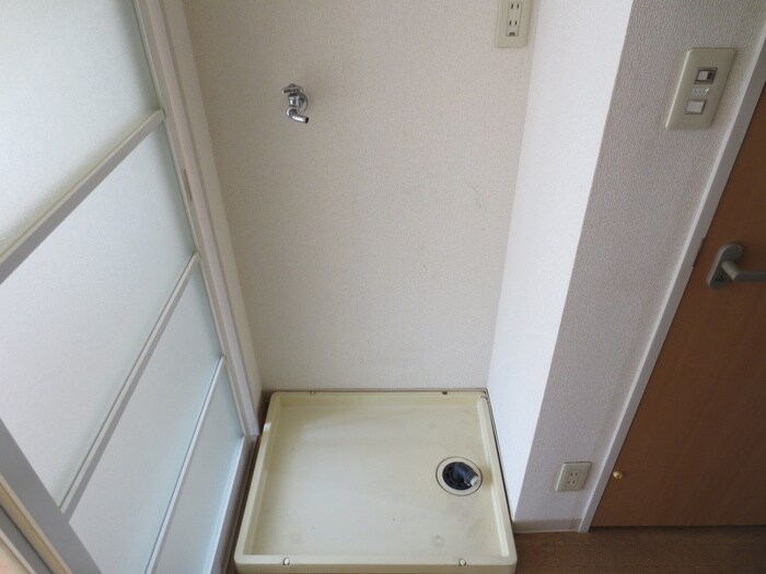 物件内観写真12　(洗濯機置場)