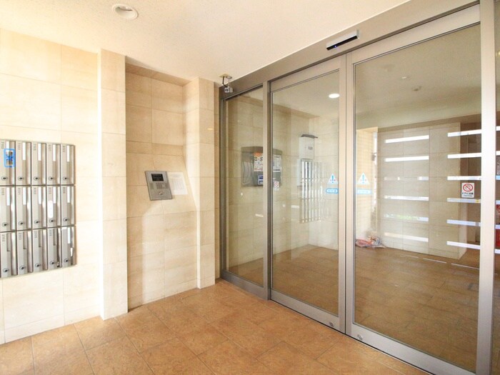 物件外観写真3　(エントランス部分)