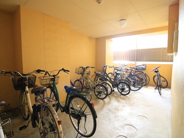 物件外観写真4　(駐輪場)