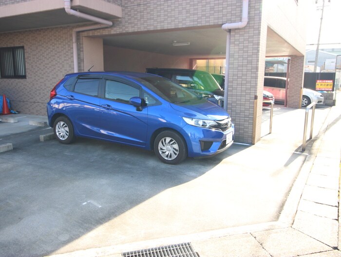 物件外観写真3　(駐車場)