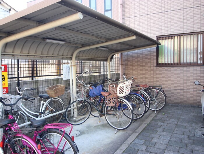 物件外観写真5　(駐輪場)