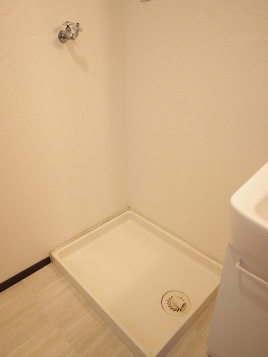 物件内観写真11　(洗濯機置場)