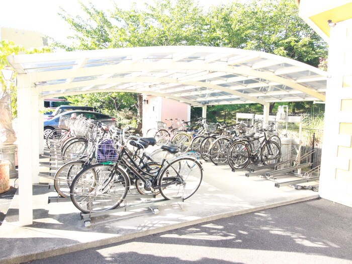 物件外観写真3　(駐輪場)