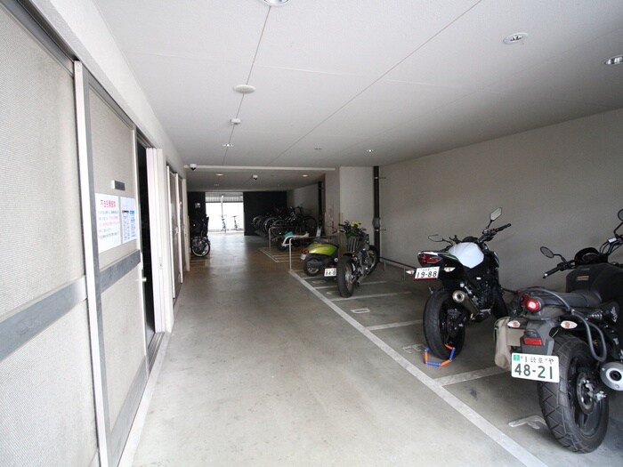 物件外観写真4　(駐輪場)