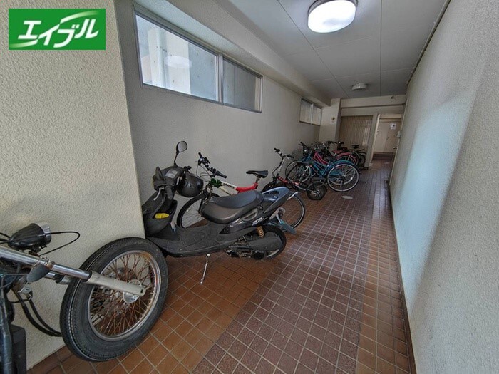 物件外観写真3　(駐輪場)