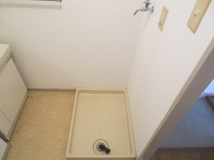 物件内観写真16　(洗濯機置場)