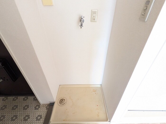 物件内観写真14　(洗濯機置場)