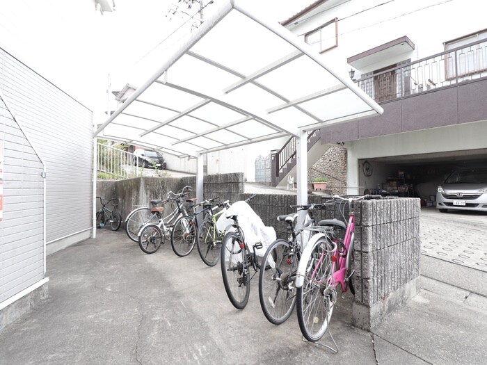 物件外観写真4　(駐輪場)