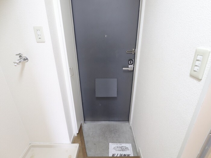 物件内観写真17　(玄関)