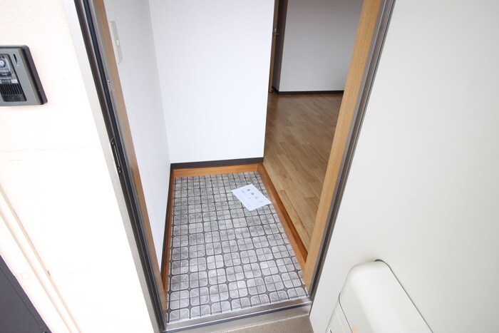 物件内観写真4　(玄関)