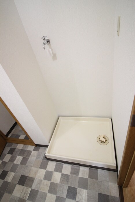 物件内観写真10　(洗濯機置場)