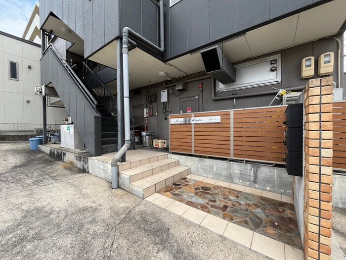 物件外観写真5　(エントランス部分)