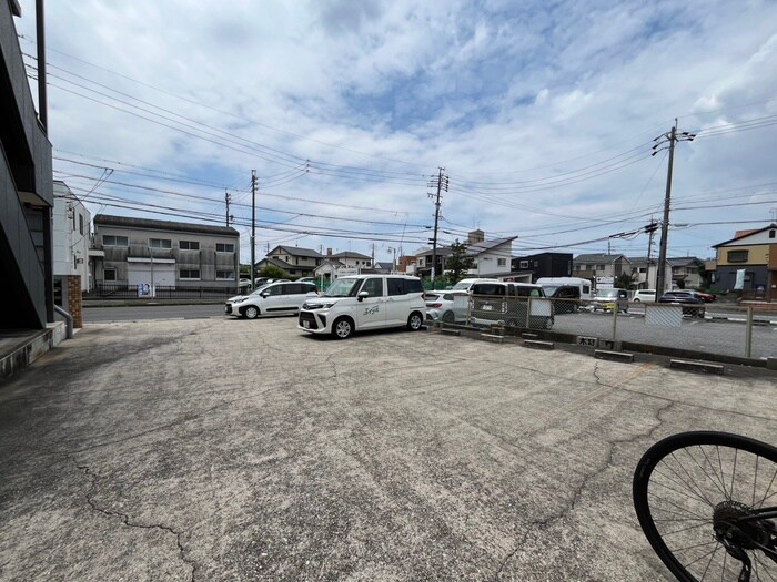 物件外観写真6　(駐車場)