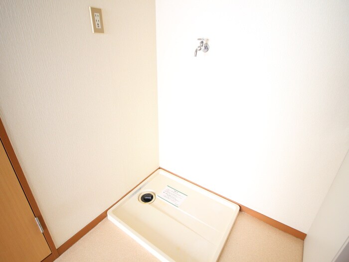 物件内観写真11　(洗濯機置場)